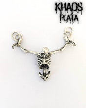 Cargar imagen en el visor de la galería, Colgante calavera perpetúa