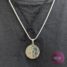 Cargar imagen en el visor de la galería, Colgante balón de futbol