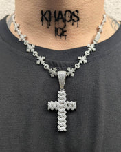 Cargar imagen en el visor de la galería, Colgante cruz moissanita