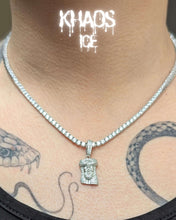 Cargar imagen en el visor de la galería, Colgante Cristo zirconia cubica