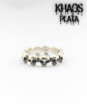 Cargar imagen en el visor de la galería, Anillo calaveras 1