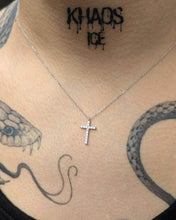 Cargar imagen en el visor de la galería, Collar cruz zirconia cubica con cadena