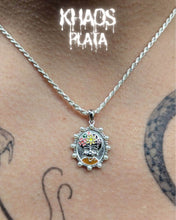 Cargar imagen en el visor de la galería, Colgante Frida Kahlo