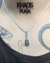 Cargar imagen en el visor de la galería, Colgante guitarra