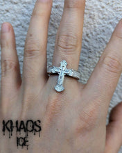 Cargar imagen en el visor de la galería, Anillo cruz 2 zirconia cúbica