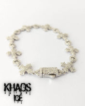Cargar imagen en el visor de la galería, Brazalete zirconia cubica cruces