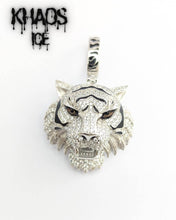 Cargar imagen en el visor de la galería, Colgante tigre zirconia cubica
