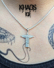 Cargar imagen en el visor de la galería, Colgante cristo redentor moissanita