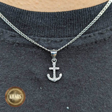 Cargar imagen en el visor de la galería, Colgante ancla con zircones