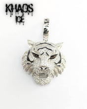 Cargar imagen en el visor de la galería, Colgante tigre moissanita