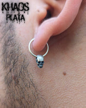 Cargar imagen en el visor de la galería, Aros argolla calavera 2 par