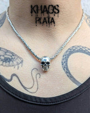 Cargar imagen en el visor de la galería, Colgante calavera 5