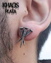 Cargar imagen en el visor de la galería, Aro clavos crucifixión par