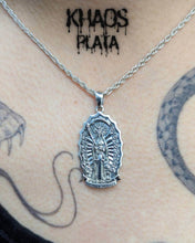 Cargar imagen en el visor de la galería, Colgante Santa Muerte 2