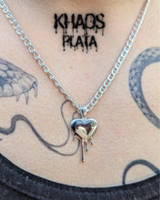 Cargar imagen en el visor de la galería, Colgante corazón goteando 2