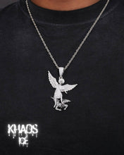 Cargar imagen en el visor de la galería, Colgante arcángel zirconia cubica