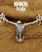 Cargar imagen en el visor de la galería, Colgante calavera perpetúa