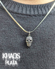 Cargar imagen en el visor de la galería, Colgante calavera 4