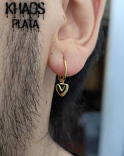 Cargar imagen en el visor de la galería, Aros argolla corazón 2 acabado en oro 18k