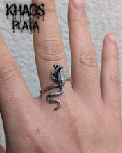 Cargar imagen en el visor de la galería, Anillo cobra ajustable