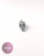 Cargar imagen en el visor de la galería, Colgante calavera 4