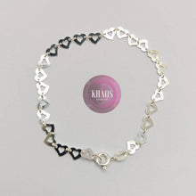 Cargar imagen en el visor de la galería, Pulsera Corazones