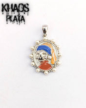 Cargar imagen en el visor de la galería, Colgante la joven de la perla