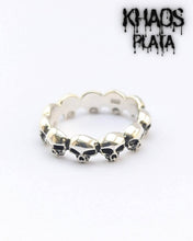 Cargar imagen en el visor de la galería, Anillo calaveras 1