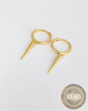 Cargar imagen en el visor de la galería, Aros argolla cono XL acabado en oro 18 k par