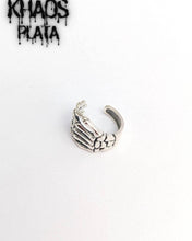 Cargar imagen en el visor de la galería, Aro mano calavera apretable por unidad