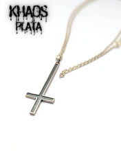 Cargar imagen en el visor de la galería, Collar cruz invertida
