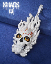 Cargar imagen en el visor de la galería, Colgante calavera fuego moissanita