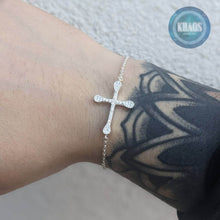 Cargar imagen en el visor de la galería, Pulsera cruz con zircones