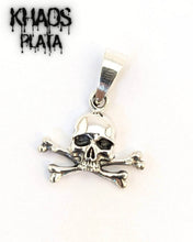 Cargar imagen en el visor de la galería, Colgante calavera pirata