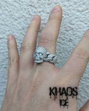 Cargar imagen en el visor de la galería, Anillo calavera moissanita