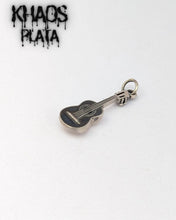 Cargar imagen en el visor de la galería, Colgante guitarra