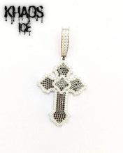 Cargar imagen en el visor de la galería, Colgante cruz moissanita negra