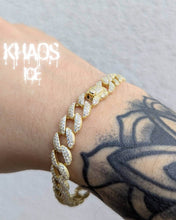 Cargar imagen en el visor de la galería, Brazalete moissanita cubana acabado en oro 18k