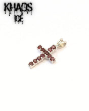 Cargar imagen en el visor de la galería, Colgante cruz zirconia cubica roja