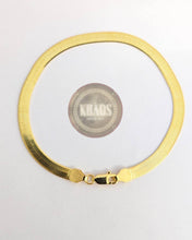 Cargar imagen en el visor de la galería, Pulsera cinta 4.5 mm/19 cms Acabado en oro 18k