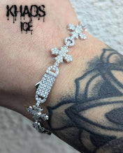 Cargar imagen en el visor de la galería, Brazalete zirconia cubica cruces