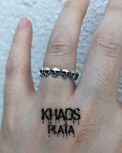 Cargar imagen en el visor de la galería, Anillo calaveras 1