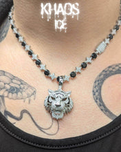 Cargar imagen en el visor de la galería, Colgante tigre zirconia cubica