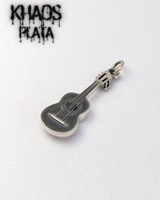 Cargar imagen en el visor de la galería, Colgante guitarra