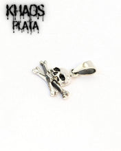 Cargar imagen en el visor de la galería, Colgante calavera pirata
