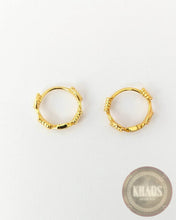 Cargar imagen en el visor de la galería, Aros argolla de púas acabada en oro 18k par