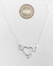 Cargar imagen en el visor de la galería, Collar corazón diablo 3 con cadena de 45 cms