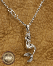 Cargar imagen en el visor de la galería, Colgante Ariel la sirenita