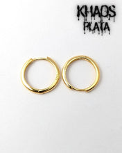 Cargar imagen en el visor de la galería, Aros argollas acabado en oro 18k par