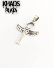 Cargar imagen en el visor de la galería, Colgante Ankh escarabajo alado